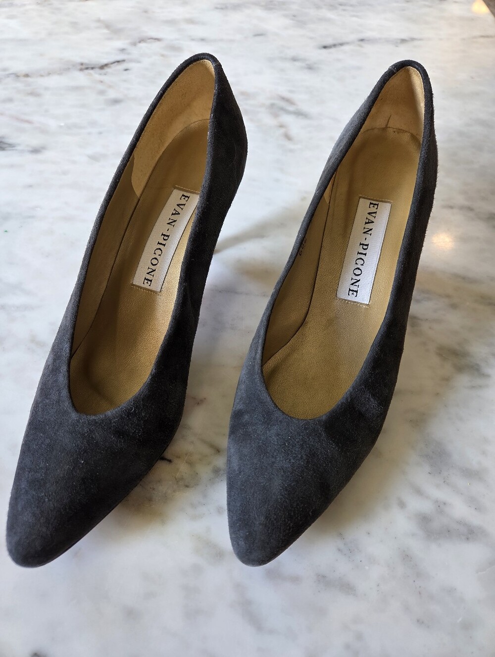 Pointed Toe Women's Suede Pumps in Dark Gray